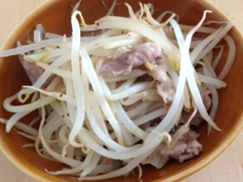 簡単！もやしと豚肉のフライパン蒸し